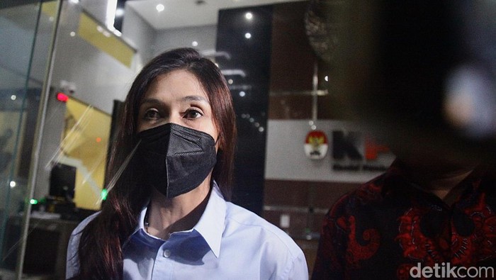 KPK kembali memanggil anggota DPR RI Fraksi PDIP, Maria Lestari, terkait kasus Sekjen PDIP Hasto Kristiyanto. Maria memenuhi panggilan KPK hari ini.