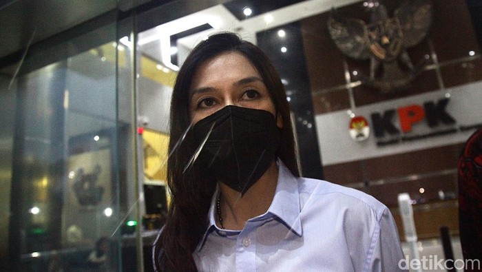 Terkait Hasto, Anggota DPR Maria Lestari Diperiksa KPK KPK kembali memanggil anggota DPR RI Fraksi PDIP, Maria Lestari, terkait kasus Sekjen PDIP Hasto Kristiyanto. Maria memenuhi panggilan KPK hari ini.