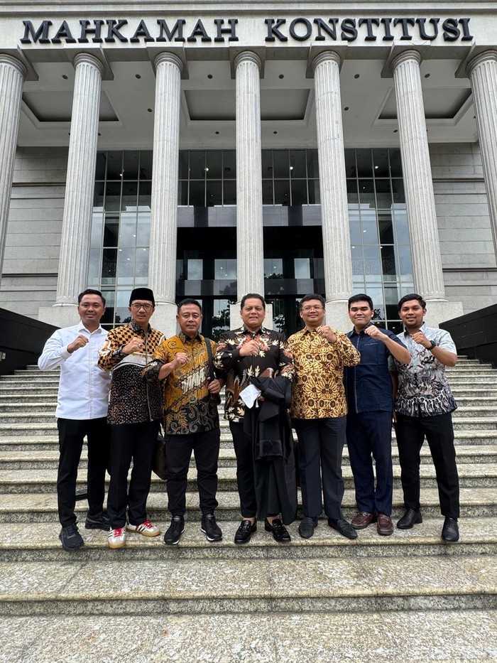 Tim Hukum TPP Khofifah-Emil