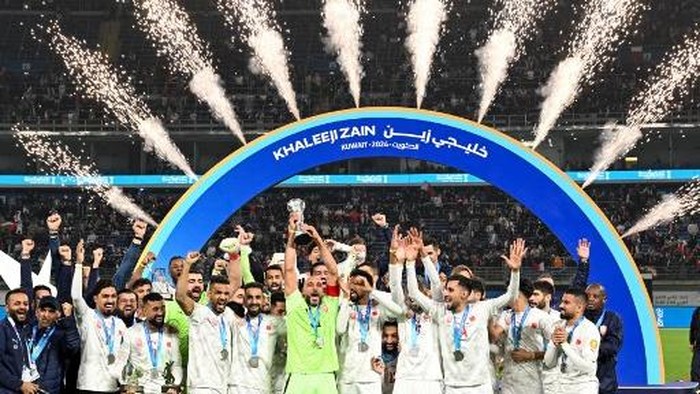 Bahrains players celebrate on the podium after winning the 26th Arabian Gulf Cup final football match between Oman and Bahrain at Jaber al-Ahmad al-Sabah Stadium In Kuwait City on January 4, 2025. (Photo by Yasser AL ZAYYAT / AFP)