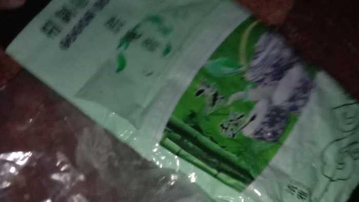 Warga Anambas temukan bungkusan diduga berisi sabu. (Foto: Istimewa)