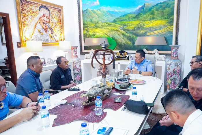 Anggota DPR RI yang juga Ketua Umum Pengurus Besar Keluarga Olahraga Tarung Derajat (PB KODRAT) Bambang Soesatyo saat menerima pengurus PB KODRAT di Jakarta.
