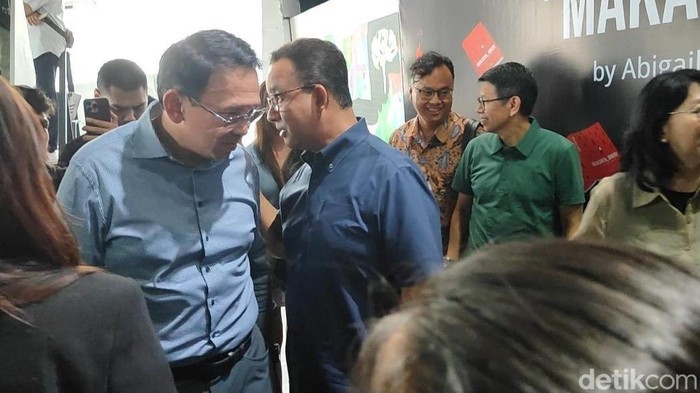 Anies dan Ahok berkemeja biru, 18 Januari 2025. (Rumondang Naibaho/detikcom)