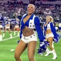 Namun, pada penampilannya kala itu, dia memilih menunjukkan penampilan naturalnya.  Foto: dok. Instagram @ac_latimer