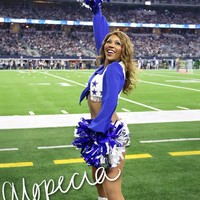 Tentu untuk sampai di tahap keberaniannya untuk tampil botak butuh waktu yang panjang. Namun Latimer akhirnya berani mengambil langkah baru tersebut.  Foto: dok. Instagram @ac_latimer