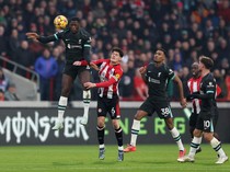 Brace Telat Darwin Nunez Antarkan Liverpool Menang 2-0 Atas Brentford