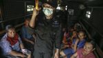 Potret Warga di Zona Merah Erupsi Gunung Ibu Dievakuasi