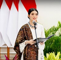 Mengawali 2025, kegiatan Selvi Ananda sebagai istri Wakil Presiden RI Gibran Rakabumingraka sudah mulai padat. Agenda utama di awal tahun ini adalah pelatinkan pengurus Dewan Kerajinan Nasional (Dekranas) Masa Bakti 2024 – 2029. (Foto: Instagram/@setwapres.ri)