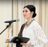 Dalam sambutannya, Ibu Selvi selaku ketua umum menegaskan komitmen Dekranas untuk mendukung UMKM di seluruh Tanah Air, khususnya di wilayah terpencil, agar dapat terus berkembang dan berdaya saing di pasar global. (Foto: Instagram/@setwapres.ri)