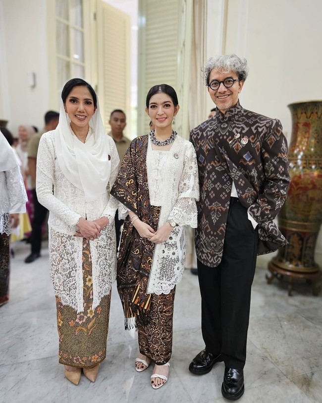 “Semoga di daerah, apalagi daerah terpencil yang belum sempat kita kunjungi. Ini nanti jadi prioritas program Dekranas sehingga UMKM ini bisa sama-sama naik kelas,” katanya. Kepengurusan Dekranas kali ini turut menyertakan sejumlah desainer ternama seperti Mel Ahyar, Didiet Maulana, dan Eridani. (Foto: Instagram/@didietmaulana)