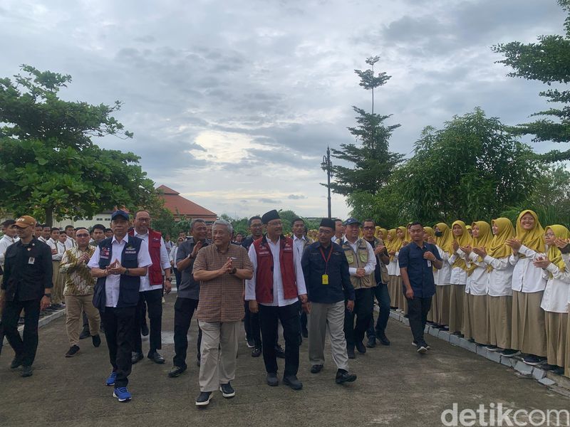 Gus Ipul Berterima Kasih ke CT karena Bangun SMA Unggulan CT ARSA. (Mulia Budi/detikcom)