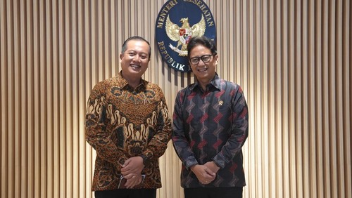 Gubernur NTB terpilih Dr H Lalu Muhamad Iqbal bertemu dengan Menteri Kesehatan Budi Gunadi Sadikin di Jakarta, Jumat malam (17/1/2025). Foto: Humas Iqbal-Dinda.