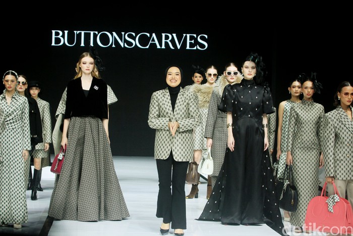 Koleksi Buttonscraves di acara Garis Poetih Raya Festival 2025