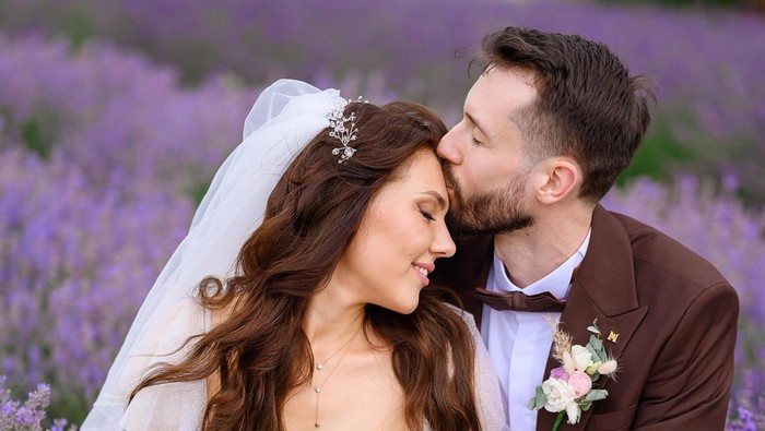 Ilustrasi Lavender Marriage