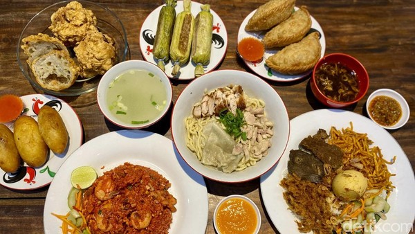 Gurih Berempah! Nasi Campur Makassar dengan Lauk Toppa Lada