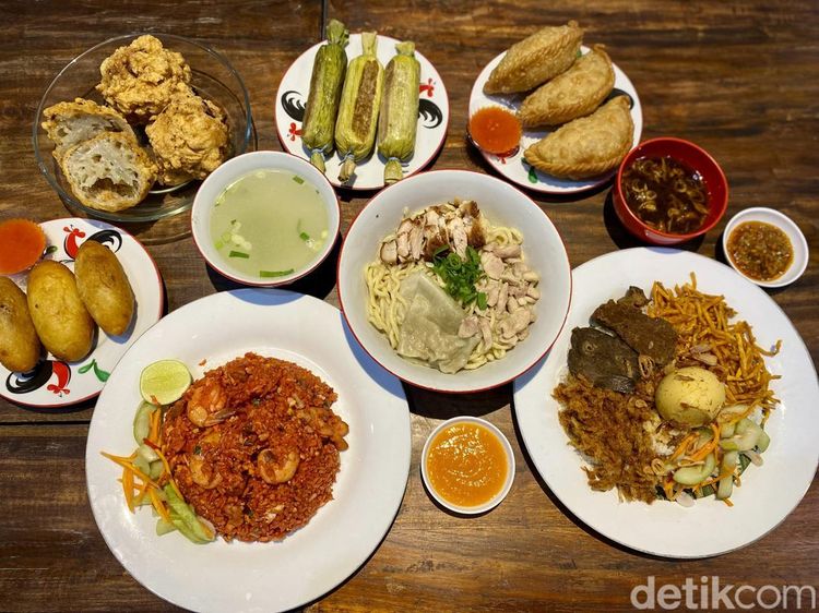 Gurih Berempah! Nasi Campur Makassar dengan Lauk Toppa Lada