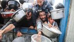 Menanti Gencatan Senjata, Warga Gaza Berdesakan Antre Makanan
