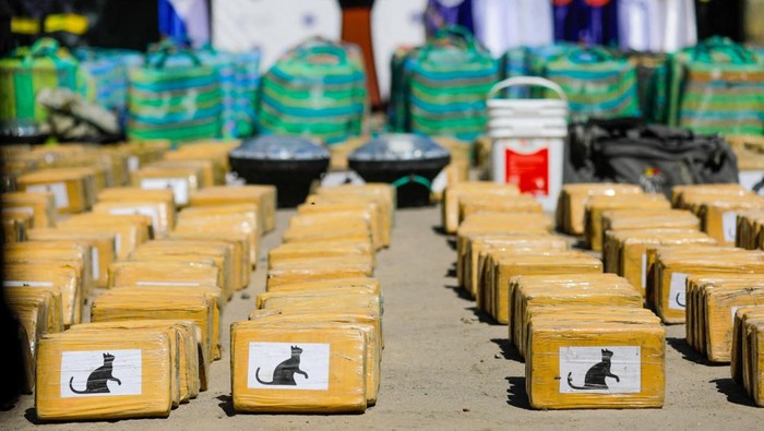 Bundles of cocaine seized as part of high-seas drug seizures by the Salvadoran Naval Force are displayed in a military base in San Luis La Herradura, El Salvador, January 17, 2025. Secretaria de Prensa de la Presidencia/Handout via REUTERS ATTENTION EDITORS - THIS IMAGE HAS BEEN SUPPLIED BY A THIRD PARTY. NO RESALES. NO ARCHIVES
