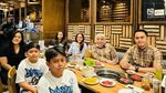 Ini Potret Muzdalifah Saat Makan Bareng Suami dan Jualan Camilan