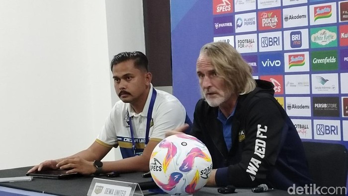 Pelatih Dewa United Jan Olde Riekerink