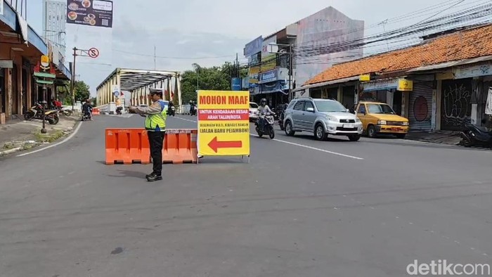 Pengalihan arus di Jembatan Cipager.