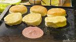 Puas Makan Burger Rp 25 Ribuan yang Toppingnya Lumer di Bekasi!
