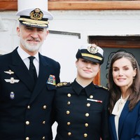 Dalam pidato singkatnya di atas kapal, Raja Felipe menyampaikan pesan mendalam kepada para kadet, termasuk Putri Leonor.  Foto: dok. Instagram @casareal.es