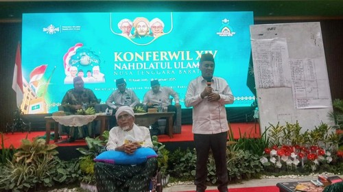 Rektor UIN Mataram, Masnun Tahir, dan Ketua Rais Syuriah PWNU NTB, TGH Lalu Turmuzi Badaruddin. (Ahmad Viqi/detikBali)