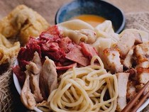 Nasi Goreng Merah hingga Mie Babi di 5 Restoran Makassar Non-Halal