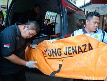 Petugas Sulit Bedakan Tubuh Korban Glodok Plaza dengan Serpihan Bangunan