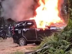 Massa Tangkap Maling Sawit di Kuansing, Mobil Dibakar!