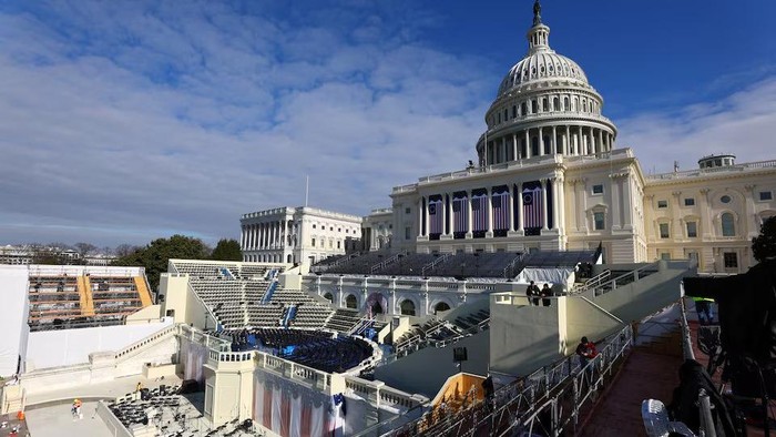 A general view shows the West Front of the U.S. Capitol building on the day it was announced U.S. President-elect Donald Trumps inauguration is being moved indoors due to dangerously cold temperatures expected on Monday, in Washington, U.S., January 17, 2025. REUTERS/Fabrizio Bensch Purchase Licensing Rights