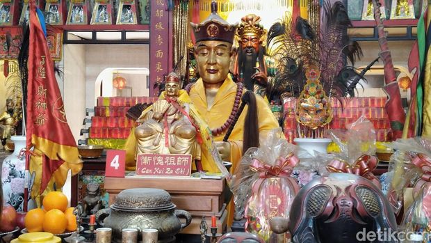 Suasana menjelang Imlek 2025 di Vihara Dharma Ramsi Bandung