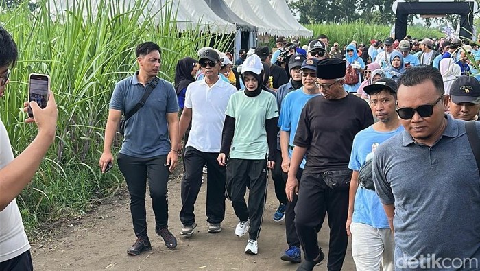 Vinanda dan Gus Qowim mengikuti Jalan Santa