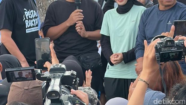 Vinanda dan Gus Qowim mengikuti Jalan Santa