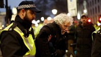 Dilansir AFP, aksi tersebut digelar Sabtu (18/1), mayoritas ditahan karena dicurigai melanggar batas yang diizinkan untuk protes di dekat gedung-gedung pemerintahan utama di pusat kota London.