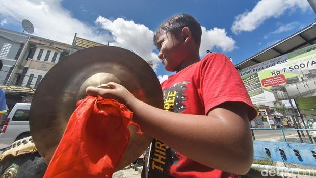 Anak-anak dari klub Barongsai Long Wang Indonesia saat sedang berlatih.