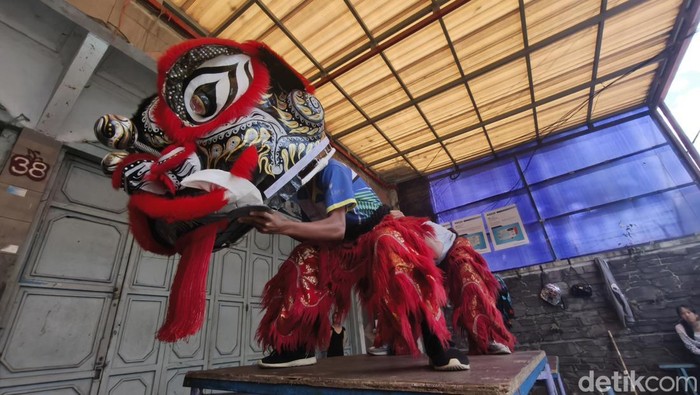 Anak-anak dari klub Barongsai Long Wang Indonesia saat sedang berlatih.