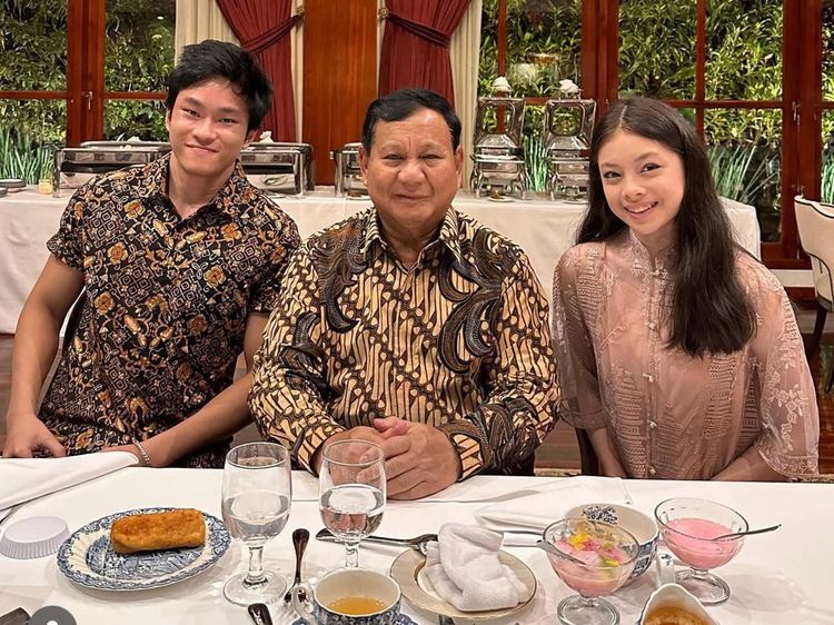 Azka Corbuzier Cicip Kopi Daun Bawang hingga Makan Bareng Prabowo