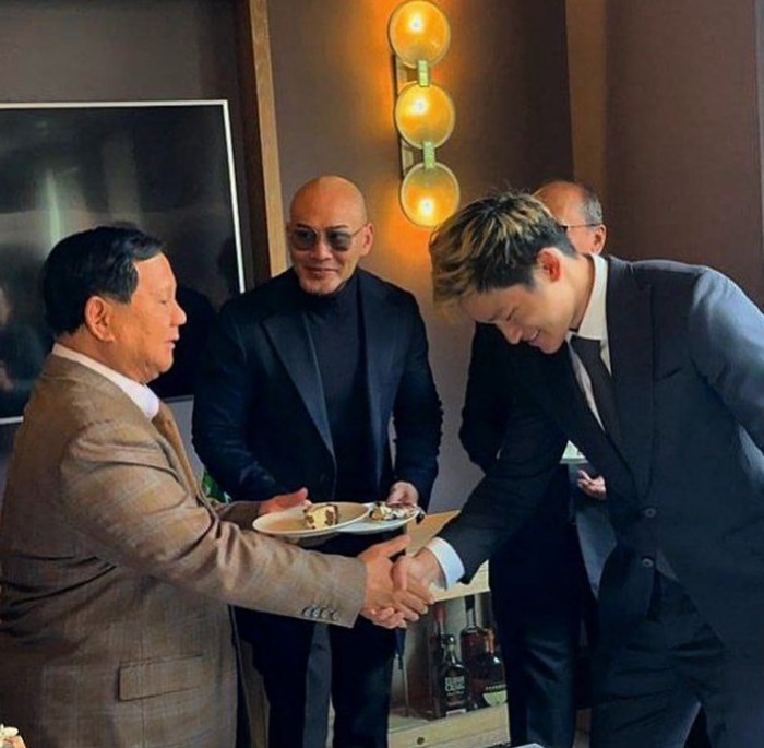 Azka Corbuzier Cicip Kopi Daun Bawang hingga Makan Bareng Prabowo Azka Corbuzier Cicip Kopi Daun Bawang hingga Makan Bareng Prabowo