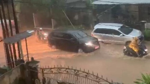 Banjir bandang menerjang wilayah Kecamatan Manggis, Kabupaten Karangasem, Bali, Minggu (19/1/2025). (Foto: Istimewa)