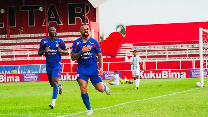 Dalberto Belo dan Charles Lokolingoy