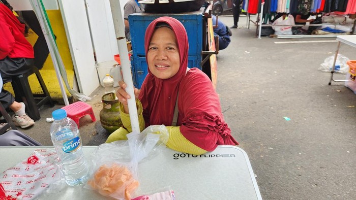 Elfira di lapak dagangannya di area CFD (Adrial/detikcom)
