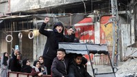 Benjamin Netanyahu pada Minggu (19/1/2025) memperingatkan, gencatan senjata Gaza yang dijadwalkan mulai pukul 08.30 (13.30 WIB) tidak akan dimulai sampai Hamas merilis daftar sandera yang akan dibebaskan.   