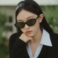 Selain itu, kuping besar juga memberi ilusi wajah lebih kecil yang merupakan salah satu ciri dan standar kecantikan KBeauty, seperti penampilan wajah Haerin.  Foto: dok. Instagram @newjeanshaerin