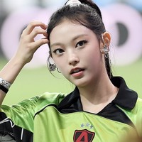 Meskipun tren ini semakin populer, pakar kesehatan memberikan peringatan. Dr. Deepak Dugar, seorang ahli bedah plastik yang berbasis di Beverly Hills, mengatakan bahwa prosedur ini berisiko tinggi dan tidak direkomendasikan. Foto: dok. Instagram @newjeanshaerin