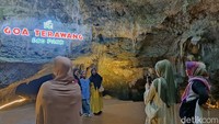 Keseruan di dalam Goa Terawang Eco Park, Minggu (19/1/2025).