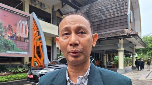 Ketua MKEK IDI NTB, Hamsu Kadriyan, saat diwawancarai di Mataram, Minggu (19/1/2025). (Nathea Citra/detikBali)