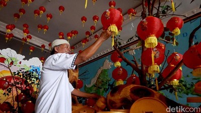 Potret Klenteng Kwan Sing Bio Tuban Sambut Imlek 2025