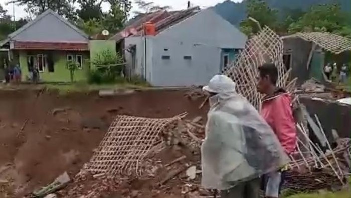 Longsor di Kuningan